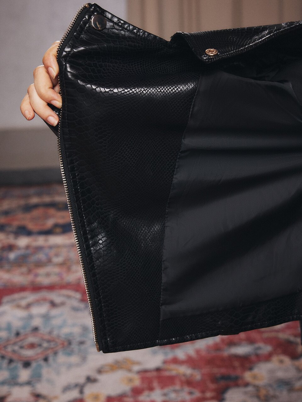 Autumn/Winter Black Asymmetrical Front Crocodile Embossed Leather Short Jacket