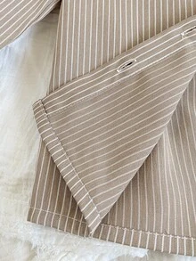 SHEIN Playful Pals 小男孩休閒舒適長袖襯衫，精緻恐龍刺繡，可搭配休閒T恤與休閒長褲，適合日常休閒穿著、校園百搭，適用秋冬季節、度假、旅行、放鬆、曬日光浴、夏季 - 棕色 - 查看 5
