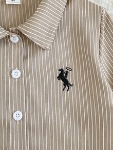 SHEIN Playful Pals 小男孩休閒舒適長袖襯衫，精緻恐龍刺繡，可搭配休閒T恤與休閒長褲，適合日常休閒穿著、校園百搭，適用秋冬季節、度假、旅行、放鬆、曬日光浴、夏季 - 棕色 - 查看 8
