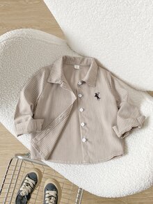 SHEIN Playful Pals 小男孩休閒舒適長袖襯衫，精緻恐龍刺繡，可搭配休閒T恤與休閒長褲，適合日常休閒穿著、校園百搭，適用秋冬季節、度假、旅行、放鬆、曬日光浴、夏季 - 棕色 - 查看 3