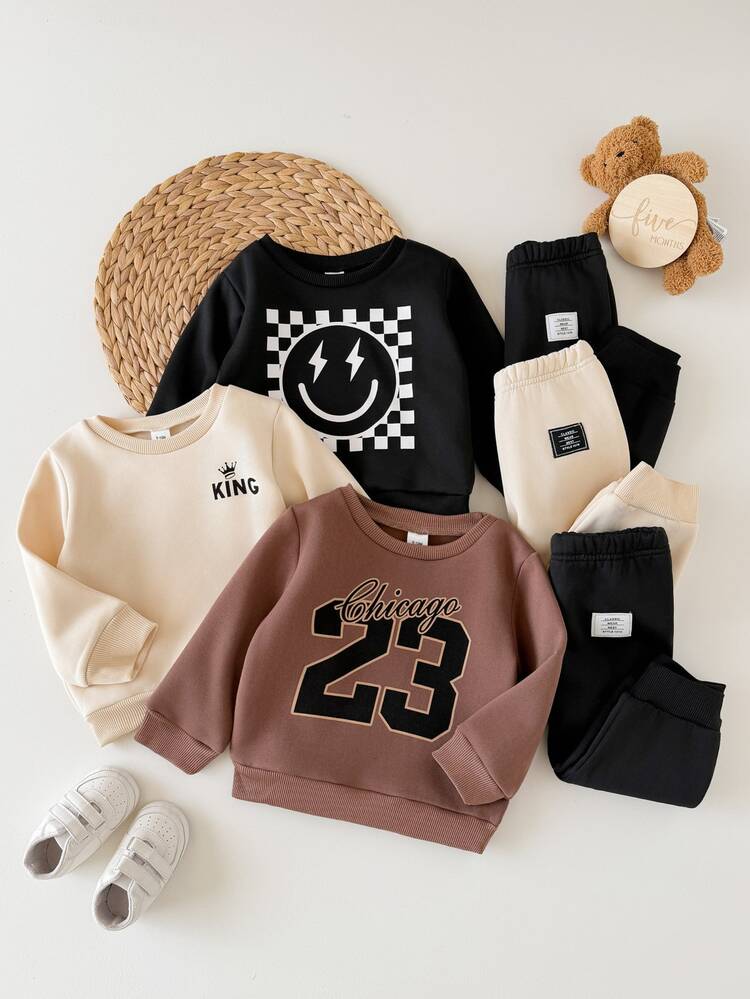 SHEIN 6pcs Setelan Baju Sweatshirt dan Celana Anak Laki-laki Gaya Preppy Hitam Beige Cokelat Motif Kotak-kotak Cetak Mahkota Lengan Panjang Leher Bulat Tebal untuk Sekolah Musim Dingin dan Gugur - Hitam dan Putih - View 4