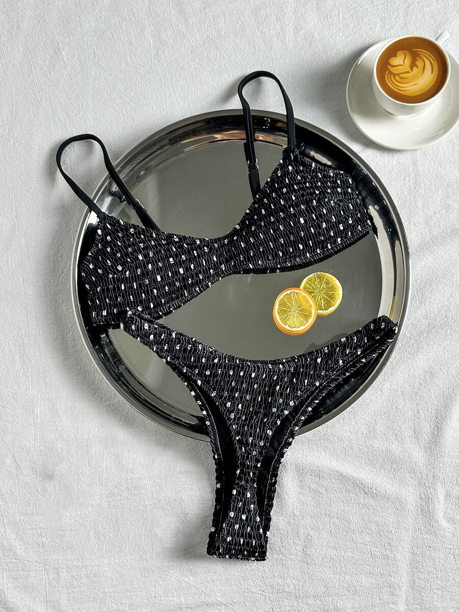 SHEIN Swim Springbreak 女款兩件式比基尼套裝，碎花多色隨機印花，荷葉邊肩帶，性感時尚沙灘裝 - 黑色 - 查看 1