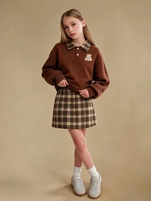 SHEIN 少女可愛熊圖案格紋 Polo 領套頭運動衫搭配羊毛格紋迷你裙套裝，復古美拉德風自然慵懶街頭穿搭，適合校園與秋季穿搭，萬聖節與聖誕節完美選擇 - 棕色 - 查看 7