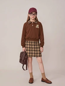 SHEIN 少女可愛熊圖案格紋 Polo 領套頭運動衫搭配羊毛格紋迷你裙套裝，復古美拉德風自然慵懶街頭穿搭，適合校園與秋季穿搭，萬聖節與聖誕節完美選擇 - 棕色 - 查看 9