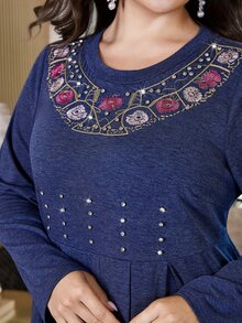 Al Najma Plus Size Women's Floral Embroidered Rhinestone Decorated Pleated Hem Arabian Dress - Navy Blue - View 3