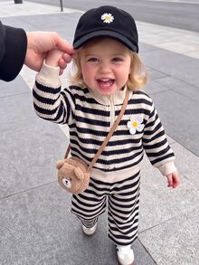 SHEIN Playful Pals 2件組女嬰衛衣長褲套裝，可愛黑白條紋花卉半拉鍊毛絨長袖小立領加厚款，冬季秋季聖誕節休閒套裝 - 黑與白 - 查看 3