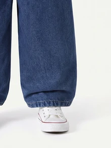 SHEIN 女童牛仔吊帶褲 全季新款 休閒牛仔女郎風 西部多穿搭設計 復古淺藍色愛心刺繡 寬鬆直筒版型 夏季 - 深色水洗藍 - 查看 8