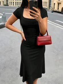 Cévolie 女款素色方領短袖修身優雅洋裝 - 黑色 - 查看 3