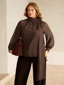 Roveilla Blus Ukuran Besar Lengan Lentera Berkerut Kerah Tinggi Elegan dan Canggih untuk Kerja Kantor, Cocok untuk Makan Malam Hari Guru, Makan Malam Kantor, Warna Cokelat Musim Panas - Coklat - View 4