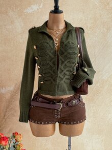 Soleia 女款橄欖綠復古軍風翻領肩章金屬鈕扣粗針編織短版開襟針織外套，秋季夜間穿搭 - 軍綠色 - 查看 4