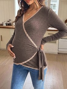 Dazy Maternity 對比色蕾絲飾邊修身不對稱前綁帶長袖V領休閒度假日常春/秋孕婦T恤 - 卡其色 - 查看 3