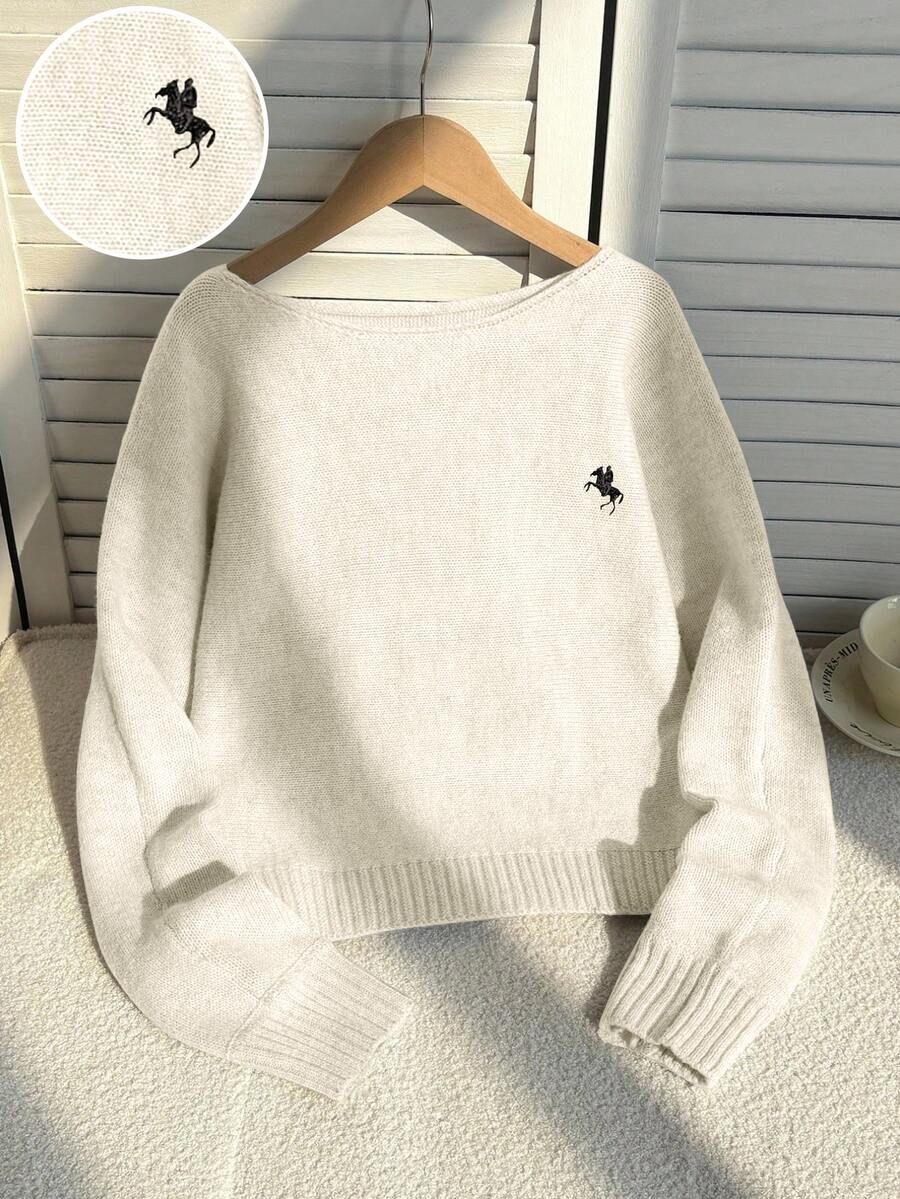 SHEIN 1件青少年女孩時尚露肩寬鬆慵懶風黑色馬刺繡圖案灰色蝙蝠袖短版套頭毛衣,適中厚度,整齊下擺,貼身袖口 - 杏色 - 查看 1