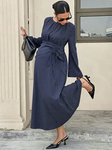 MaterniWear Gaun Hamil Bergaris Elegan untuk Bepergian - Navy Blue - View 1
