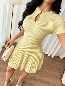 SHEIN PETITE فستان أصفر أنيق وبسيط بتصميم A-خط محبوك للنساء الصغيرات - مثالي للتنقل اليومي. - أصفر - مشاهدة 4
