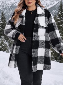 SHEIN CURVE+ Jaket Musim Dingin Lengan Panjang Kancing Depan Motif Kotak-kotak Berbulu Dua Sisi - Hitam dan Putih - View 4