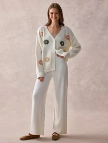 SHEIN ملابس نسائية كارديجان محبوك بنقشة زهرة الأقحوان & بنطلون واسع الساق طقم متناسق - كريم - مشاهدة 6