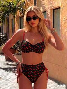 SHEIN Swim 大尺碼 2026 春夏 聚攏鋼圈貝殼硬罩杯比基尼套裝，可拆卸櫻桃印花，可調節肩帶，易穿脫，高級金屬後扣，性感高腰三角泳褲配側面綁帶設計，休閒時尚度假海灘泳裝 - 黑色 - 查看 4