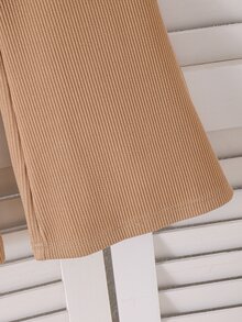 SHEIN 女童 2 件套，半高領長袖豹紋不對稱下擺針織上衣，搭配純色羅紋喇叭褲，柔軟彈性面料，休閒春/秋季兒童套裝 - 杏色 - 查看 6