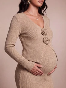 MaterniChic Maternity Autumn Elegant 3D Floral Decor Top And Skirt 2 Pieces Set - Khaki - View 2