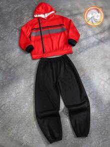 SHEIN 兒童青少年男孩休閒運動學院風條紋圖案紅色連帽衛衣長袖運動衫與運動長褲2件套，適合通勤、上學、日常休閒、外出、運動，秋冬季節，聖誕節 - 紅色 - 查看 5