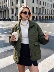 Struktiv Jaket Wanita Kasual Musim Gugur/Dingin dengan Desain Quilted Minimalis dan Nuansa Premium, Cocok untuk Perjalanan Sehari-hari, Berbelanja, dan Santai. Warna Polos Serbaguna. - Hijau Tentara - View 3