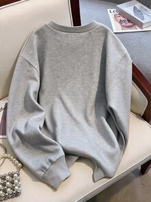GlowEve CURVE Sweatshirt Longgar Wanita Abu-abu Leher V dengan Pita Mutiara, Model Santai dan Lembut, Ukuran Plus - Grey - View 2