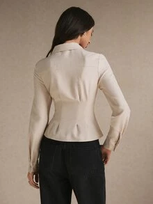 Poéselle Blus Wanita Warna Polos Kancing Ganda Lengan Panjang dengan Potongan Pinggang yang Pas - Aprikot - View 10