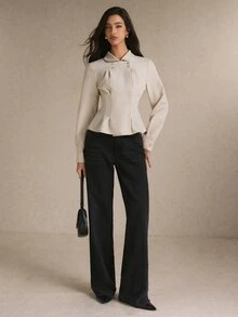 Poéselle Blus Wanita Warna Polos Kancing Ganda Lengan Panjang dengan Potongan Pinggang yang Pas - Aprikot - View 11