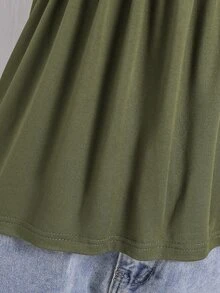 SHEIN Sparklyn Teen Girl' 軍綠色 T-shirt，心形領口搭配精緻蕾絲飾邊，抽褶腰部設計修飾腹部，喇叭長袖修飾手臂線條 - 軍綠色 - 查看 7