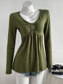 SHEIN Sparklyn Teen Girl' 軍綠色 T-shirt，心形領口搭配精緻蕾絲飾邊，抽褶腰部設計修飾腹部，喇叭長袖修飾手臂線條 - 軍綠色 - 查看 3