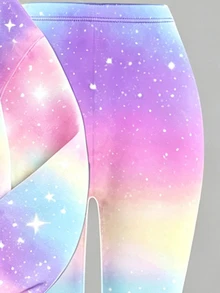 女童大童圓領運動衫與緊身褲套裝，夢幻漸層星空滿版印花搭配俏皮眨眼笑臉圖案，寬鬆落肩圓領運動衫配高彈力緊身長褲，柔軟親膚面料，清新活力配色，休閒時尚，適合女童大童日常出遊、購物、玩耍等多種場合，活力女孩風兩件套上衣 - 彩色 - 查看 4