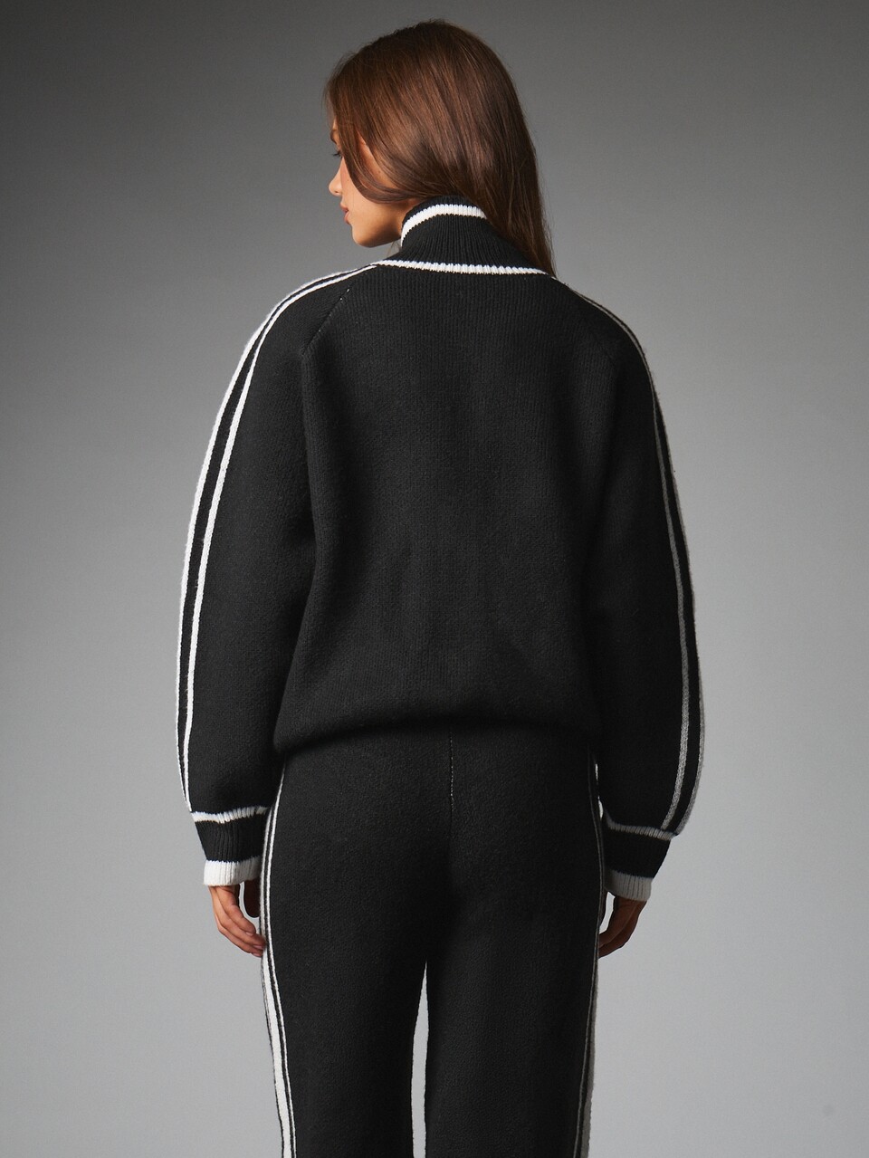 MISSGUIDED Oversized Knit Zip-Up Jacket With High Neck Contrast Stripe Sleeves And Script Logo Embroidery Fall Winter Layering Essential