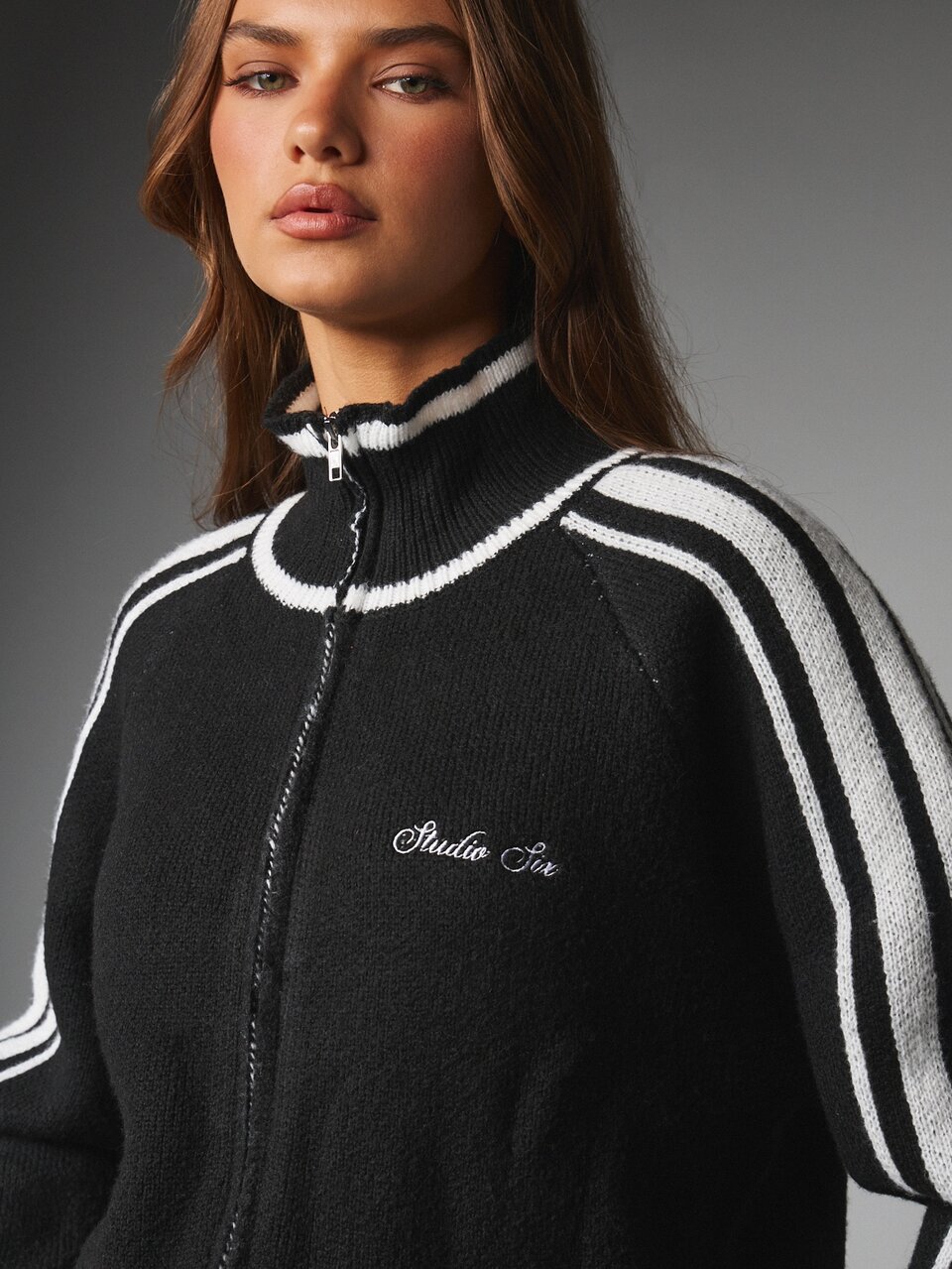 MISSGUIDED Oversized Knit Zip-Up Jacket With High Neck Contrast Stripe Sleeves And Script Logo Embroidery Fall Winter Layering Essential