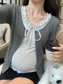 Dazy Maternity 拼接 2 合 1 修身長袖抓皺蕾絲前綁帶休閒度假韓風春夏秋冬孕婦 T 恤 - 灰色 - 查看 6