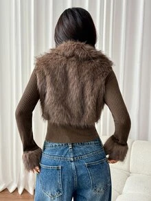 SHEIN PETITE Jaket Rajut Lengan Panjang Wanita Ukuran Petite dengan Kerah Bulu Imitasi Cokelat dan Detail Panel - Coklat - View 2