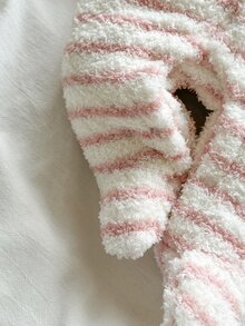 SHEIN Vintaside Kids 新生女嬰連身衣 柔軟休閒可愛 白色條紋 毛絨法蘭絨抓絨 長袖蝴蝶結連帽 加厚保暖冬季嬰兒連身衣 - 粉色 - 查看 7