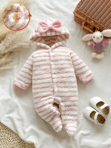 SHEIN Vintaside Kids 新生女嬰連身衣 柔軟休閒可愛 白色條紋 毛絨法蘭絨抓絨 長袖蝴蝶結連帽 加厚保暖冬季嬰兒連身衣 - 粉色 - 查看 3