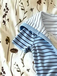 IslaSuriya Áo top nữ size lớn kẻ sọc cài nút trước tay ngắn có mũ và túi - Nhiều màu - Xem 4