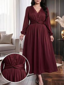 Modelyn Gaun Elegan Wanita Ukuran Plus Warna Polos dengan Kontras Renda, Leher V, dan Pinggang Berpilin - Burgundy - View 9