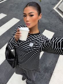 Muchica 女款黑色條紋針織字母拼接落肩長袖T恤與長褲套裝 - 黑色 - 查看 5