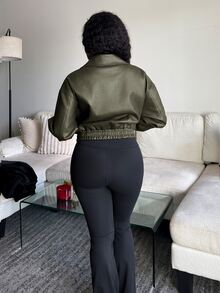Tyla Gomez 春季新款做舊皮革短版女款休閒夾克，情人節穿搭，秋季校園服飾 - 墨綠色 - 查看 2