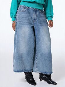 COUREZ Cropped Skater Jeans In Light Blue Wash Y2K Streetwear Casual Clothes Fall Winter Outfits For Women Shorts Denim Pants Everyday Going Out - Medium Wash - View 5