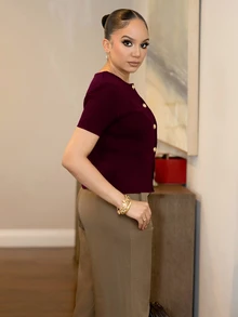 Melissa Matos 女士纯色金属单排扣短袖休闲薄款开衫，秋冬 - 酒紅色 - 查看 3
