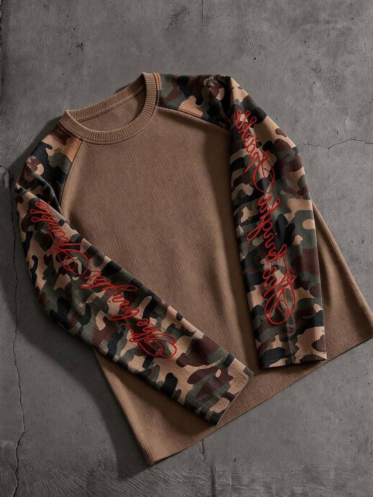 AXEPEAK Men's Camouflage Loose Fit Raglan Sleeve T-Shirt, Contrast Handwritten English Print Graphic Baseball Tee,Autumn Streetwear City Break Long Sleeve - Brown - View 1