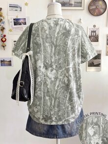 SHEIN 青少年女孩數位印花短袖T恤，秋冬休閒舒適時尚穿搭，針織、極簡、寬鬆、返校季、迷彩 - 彩色 - 查看 2