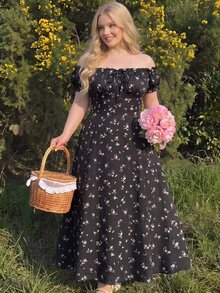 SHEIN MOD Gaun Vintage Hitam Ukuran Besar dengan Bahu Terbuka, Lengan Mengembang, Detail Kerut di Bagian Dada, dan Belahan Samping, Motif Bunga Kecil, Pakaian Liburan Romantis, Gaun Musim Gugur/Musim Dingin - Hitam - View 5
