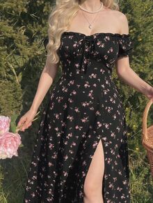 SHEIN MOD Gaun Vintage Hitam Ukuran Besar dengan Bahu Terbuka, Lengan Mengembang, Detail Kerut di Bagian Dada, dan Belahan Samping, Motif Bunga Kecil, Pakaian Liburan Romantis, Gaun Musim Gugur/Musim Dingin - Hitam - View 4