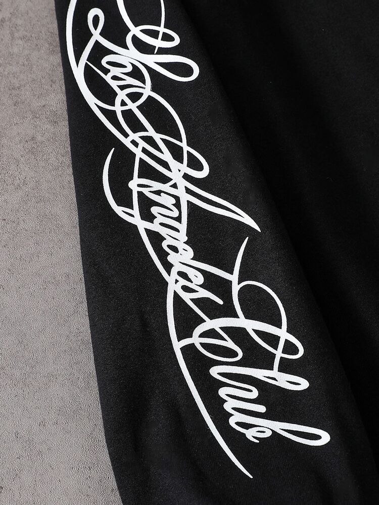 SHEIN Coolqubz 2件組男孩時尚白色運動衫與深綠色長褲套裝，胸前綠色圖案印花，酷炫街頭風，柔軟舒適面料，易穿脫，適合春秋季節，適用於各種場合，適合上學與外出，男孩必備套裝 - 黑色 - 查看 3