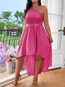 SHEIN Belle Gaun Maxi Wanita Ukuran Besar Warna Polos dengan Leher Asimetris dan Hiasan Payet, Bagian Depan Pendek dan Belakang Panjang Tanpa Lengan - Hot Pink - View 3