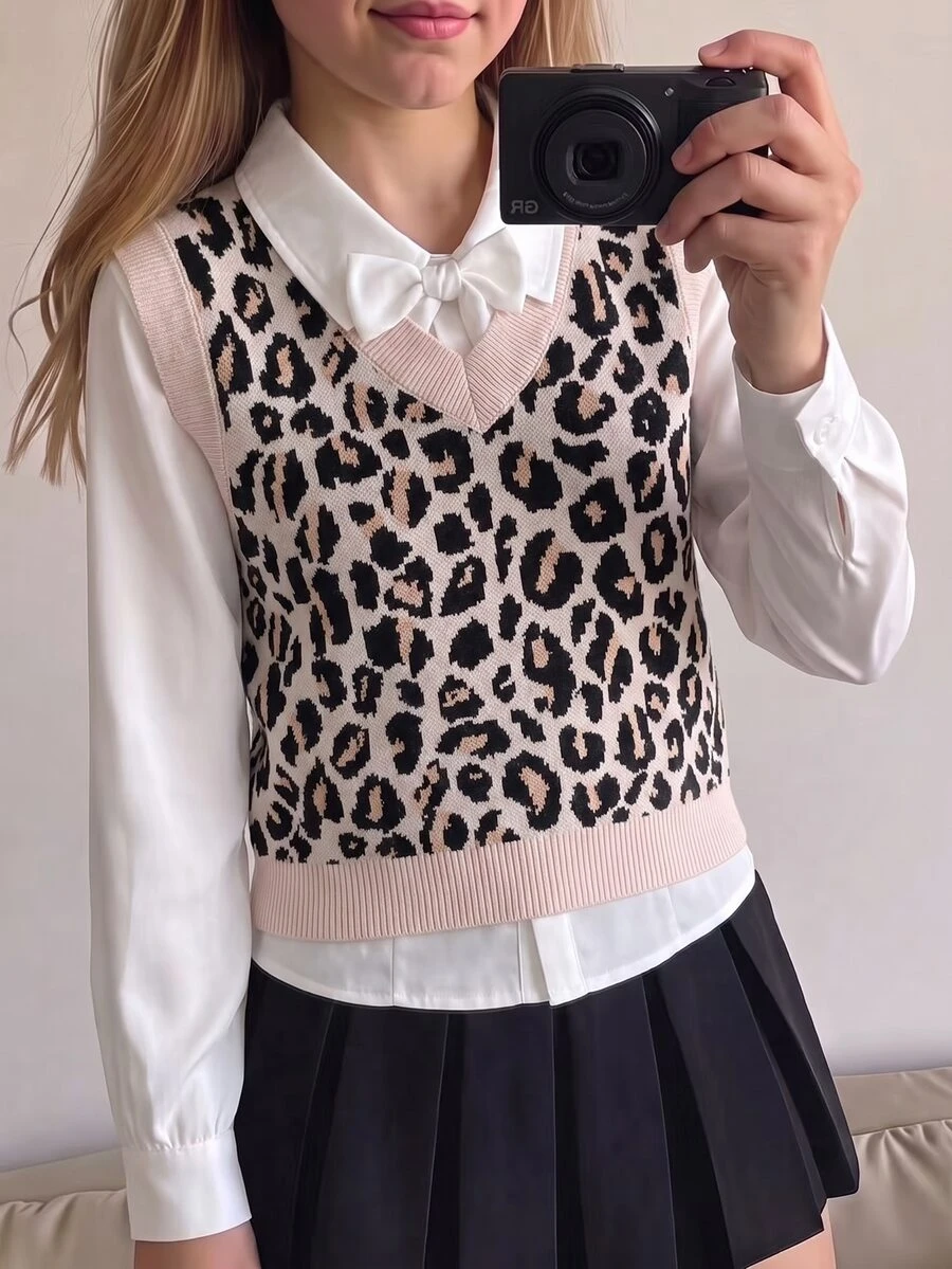 SHEIN 8-12歲女孩復古可愛學院風米色印花V領針織背心無袖毛衣層搭外套休閒背心 春秋款 - 彩色 - 查看 1